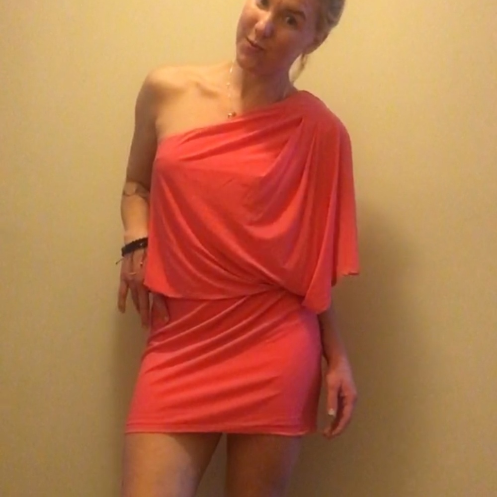 Jessica Simpson - Coral Half Strap Stunna